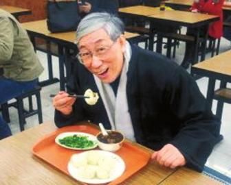 吳頌今到慶豐包子鋪找靈感。