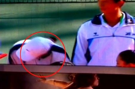 網友曝李娜九運會領獎臺上疑被當眾扇耳光(圖) 網友曝李娜九運會領獎臺上疑被當眾扇耳光(圖)