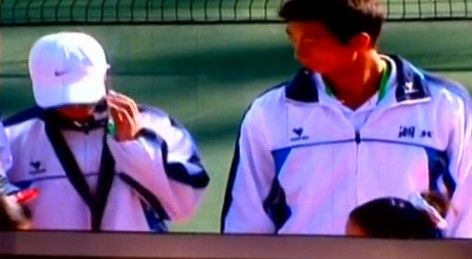 網友曝李娜九運會領獎臺上疑被當眾扇耳光(圖) 網友曝李娜九運會領獎臺上疑被當眾扇耳光(圖)