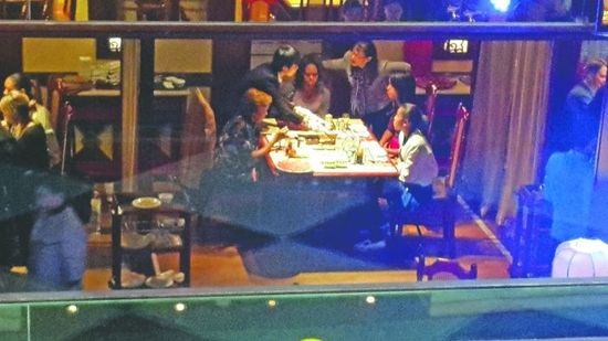 米歇爾和家人來(lái)蓉品嘗寬窄巷子里面的大妙火鍋 米歇爾和家人來(lái)蓉品嘗寬窄巷子里面的大妙火鍋