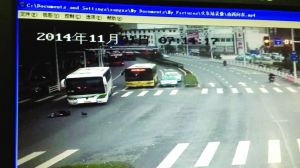 老人倒在路上，最終不治