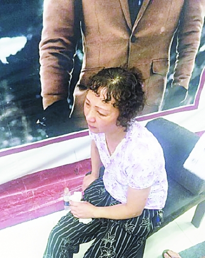 遇難女子家屬很悲傷。