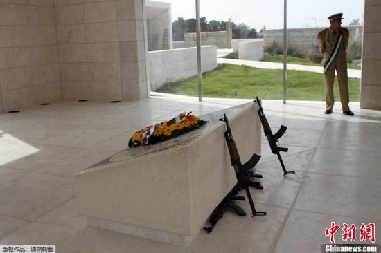 當(dāng)?shù)貢r(shí)間11月11日，約旦河西岸城市拉姆安拉，巴勒斯坦舉行儀式紀(jì)念阿拉法特逝世8周年。