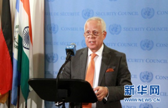 12月12日，在美國紐約聯(lián)合國總部，安理會本月輪值主席、摩洛哥常駐聯(lián)合國代表盧利什基向媒體宣讀聲明。聯(lián)合國安理會12日發(fā)表媒體聲明，對朝鮮發(fā)射衛(wèi)星的行為表示譴責(zé)。 新華社記者林瓊攝