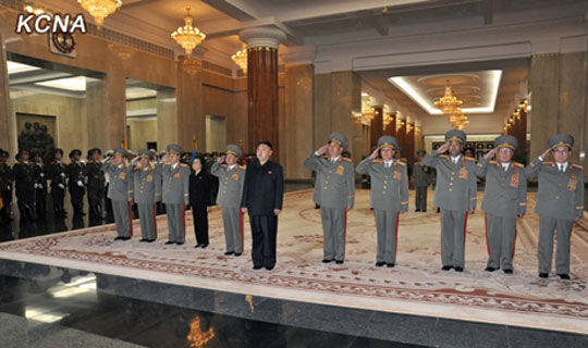 金正恩來到錦繡山太陽宮。圖片來源：朝中社