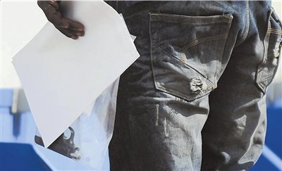 涉案手槍。新華社發(fā)