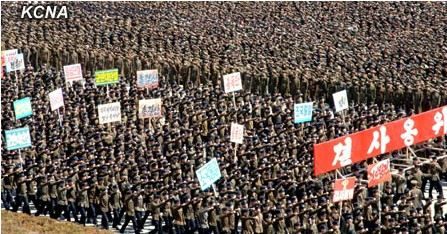 大會(huì)結(jié)束后，與會(huì)群眾舉行示威游行。