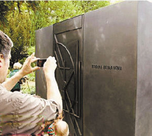 捷克旅行社推“腐敗游”，火了！