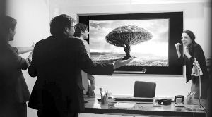 屏幕顯示樹的畫面，求職者獲知真相