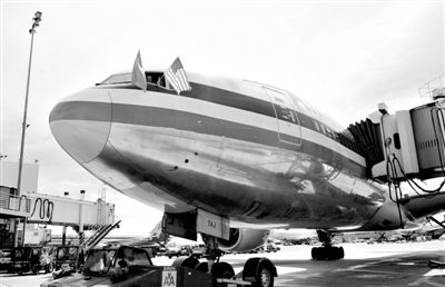 2011年4月5日，美國航空公司為洛杉磯至上海首條直飛航線的開通舉行剪彩儀式。目前，美國航空、美國聯(lián)合航空和達(dá)美航空已經(jīng)向中國提交了飛行計(jì)劃。