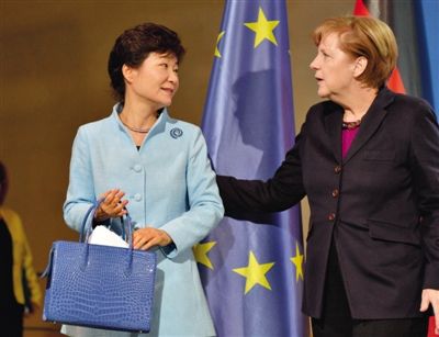 26日，默克爾與來訪的樸槿惠會(huì)晤。