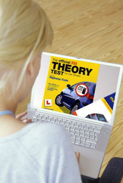 駕駛標(biāo)準(zhǔn)局的發(fā)言人稱，駕照申請通過率低證明了英國駕駛安全系數(shù)高。