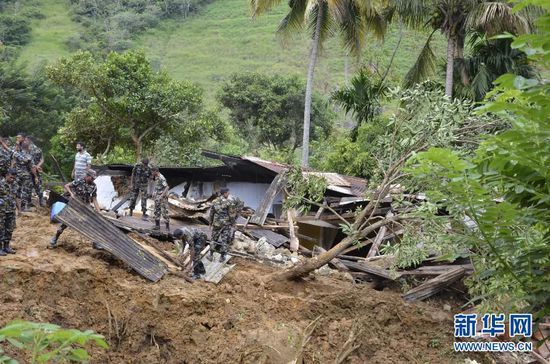 10月29日，斯里蘭卡救援部隊抵達(dá)山體滑坡災(zāi)區(qū)展開救援。