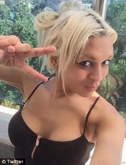 塔拉·赫德森自拍照。