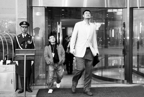 霧霾未散沙塵又至 一出門來滿臉沙 霧霾未散沙塵又至 一出門來滿臉沙