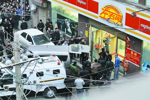 鄭州：男子劫持售貨員 談判專(zhuān)家苦苦“攻心”