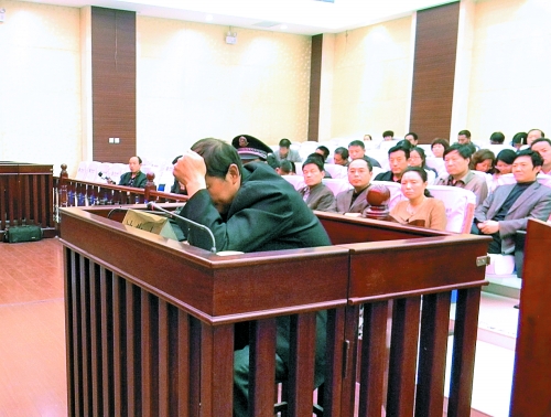 庭審中，楊某一直沒有抬頭。