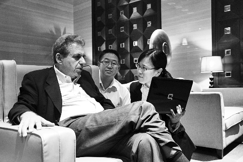 　記者采訪(fǎng)卡薩達(dá)