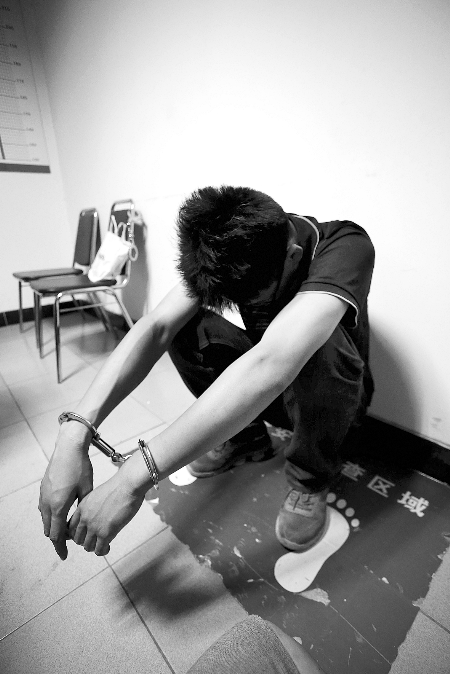 鄭州男子無(wú)照夜駕釀車禍 致2人死毀3個(gè)家庭 鄭州男子無(wú)照夜駕釀車禍 致2人死毀3個(gè)家庭