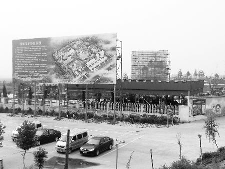 6月7日，龍華歡樂園“佛像”頭部已經(jīng)被取下