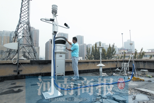 鄭州灰霾監(jiān)測站正在調(diào)試，預(yù)計(jì)9月將正式投入使用 記者 鄧萬里/攝