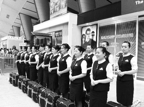 本想著上了學(xué)能安排到高鐵或地鐵單位當(dāng)乘務(wù)員，結(jié)果只是去做安保服務(wù)，許多學(xué)生稱上當(dāng)了