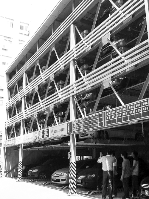 　鄭州新建的28座立體車(chē)庫(kù)，多數(shù)沒(méi)有規(guī)劃許可證