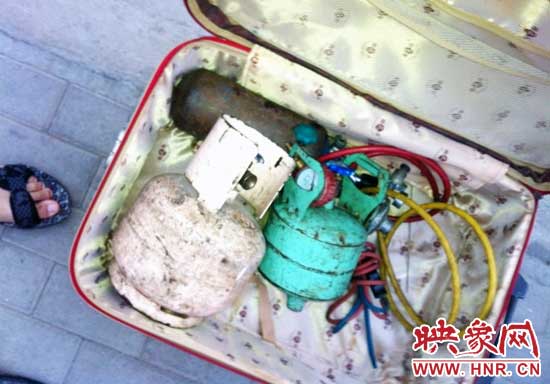 被攜帶上車(chē)的液化氣罐 被攜帶上車(chē)的液化氣罐