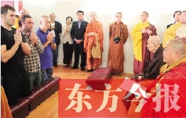 　研討會(huì)現(xiàn)場(chǎng),少林洋弟子熱議東方今報(bào)報(bào)道《大爭之寺》