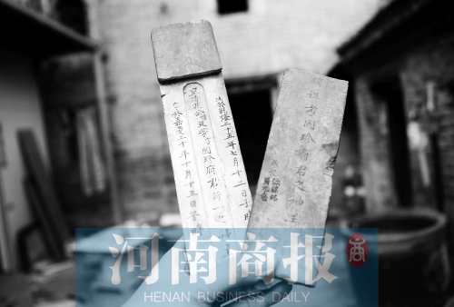 花五松的老宅里，還有祖上留下的牌位