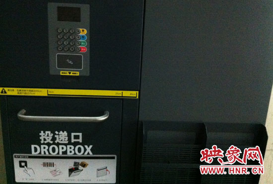 位于大學(xué)路金源大廈內(nèi)的快遞儲物柜 位于大學(xué)路金源大廈內(nèi)的快遞儲物柜