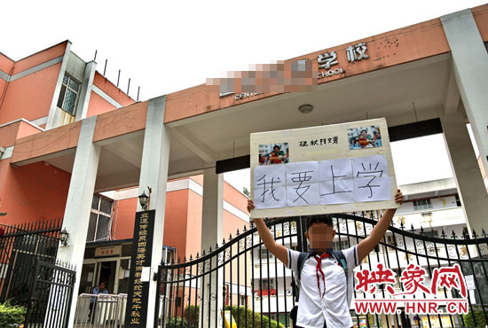 小聶對(duì)自己的母校感情很復(fù)雜。