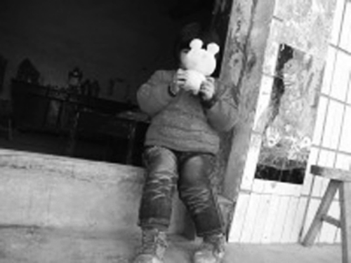 對(duì)自己的怪病，依依懵然無(wú)知。