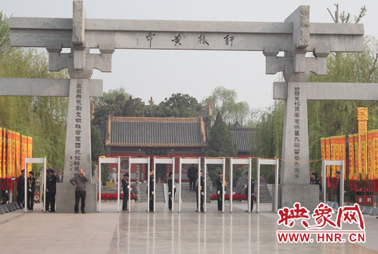 大典入口安檢嚴(yán)格。