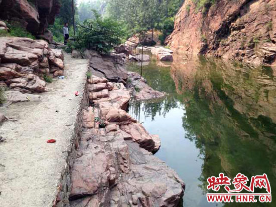 游客落水處。