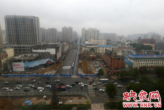 經(jīng)三路下穿金水路隧道工程已經(jīng)開始封閉施工。