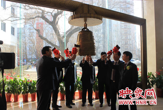 1月7日，在全國股份轉(zhuǎn)讓系統(tǒng)（即新三板），伴隨著開市寶鐘的敲響，山水園林股份有限公司正式登陸新三板。