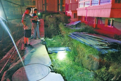 塌方、移位地點(diǎn)距離大樓主體近之又近