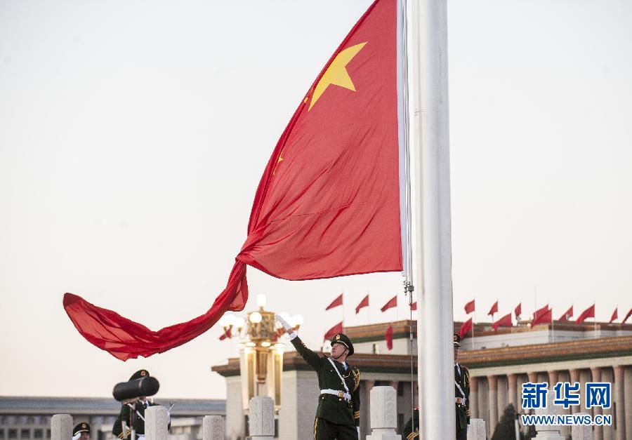 (社會(huì))(2)北京:兩萬余名群眾觀看元旦升旗儀式 (社會(huì))(2)北京:兩萬余名群眾觀看元旦升旗儀式