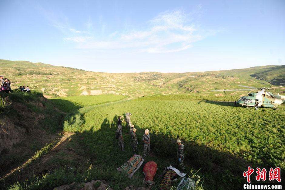 甘肅定西地震:岷縣永光村救援現(xiàn)場(chǎng)直擊 甘肅定西地震:岷縣永光村救援現(xiàn)場(chǎng)直擊