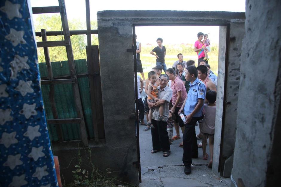 2013年08月06日消息，浙江省嘉興市秀洲區(qū)油車港鎮(zhèn)濮家灣村蠟燭浜一帶，是典型的城中村。村中農(nóng)民房被分隔成許多間出租給附近打工者。