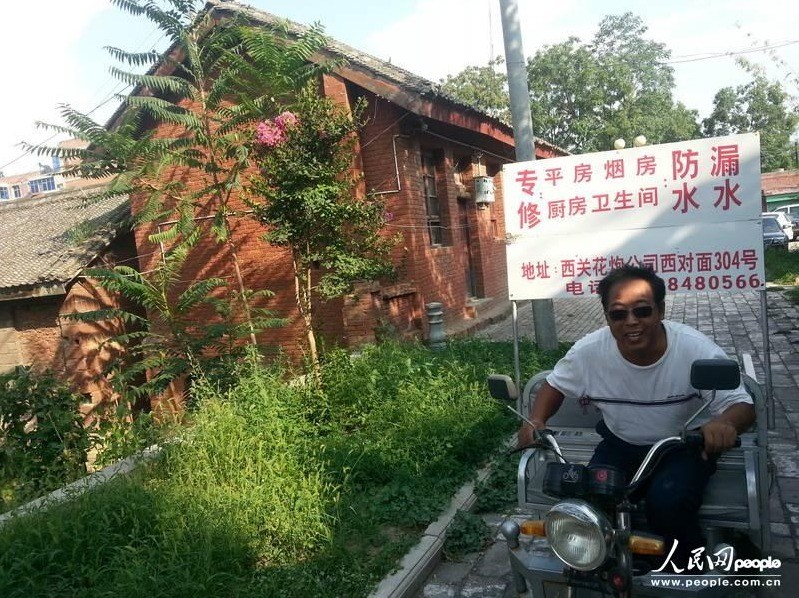 圖為縣委大院依然沒有配備專職保安，群眾可以隨意進入。圖片來源：人民網(wǎng)