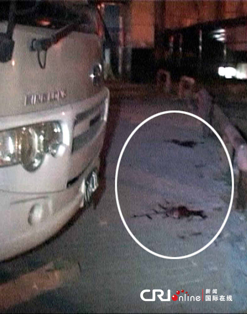 南京一女子當(dāng)街產(chǎn)嬰 隨后棄子離開 南京一女子當(dāng)街產(chǎn)嬰 隨后棄子離開