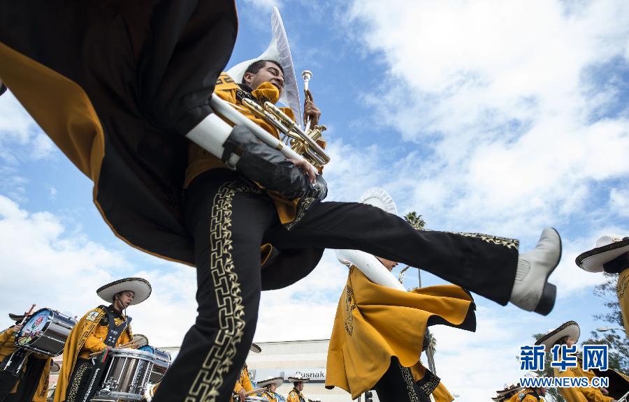 美國(guó)帕薩迪納舉行第124屆玫瑰花車(chē)游行 美國(guó)帕薩迪納舉行第124屆玫瑰花車(chē)游行