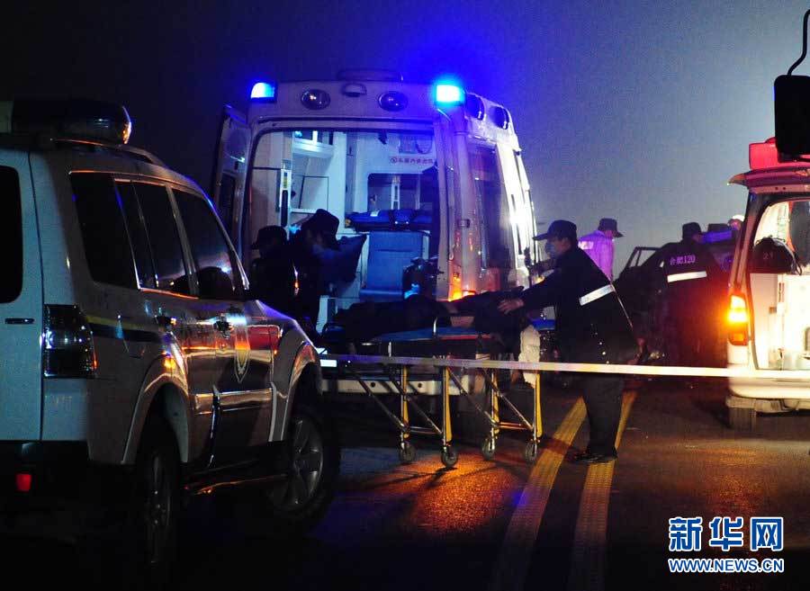 2013年1月9日，合肥，事故現(xiàn)場(chǎng)，兩輛受損車輛已經(jīng)全部變形