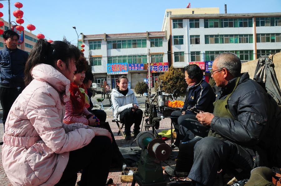 (中國(guó)網(wǎng)事·感動(dòng)2013·圖文互動(dòng))(2)“半價(jià)鞋匠”27年不間斷微助貧寒學(xué)子 (中國(guó)網(wǎng)事·感動(dòng)2013·圖文互動(dòng))(2)“半價(jià)鞋匠”27年不間斷微助貧寒學(xué)子