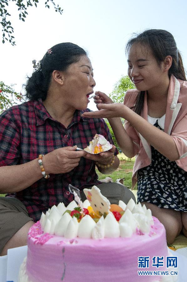 那些年，感動(dòng)過(guò)我們的母親