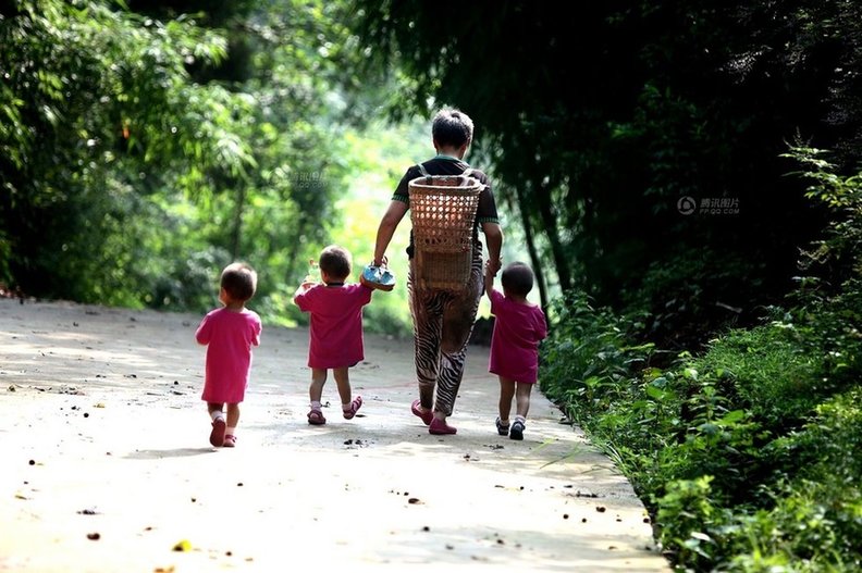 高齡產(chǎn)婦和她的三個娃 高齡產(chǎn)婦和她的三個娃