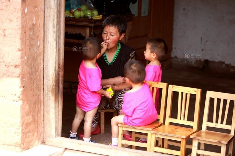 高齡產(chǎn)婦和她的三個娃 高齡產(chǎn)婦和她的三個娃