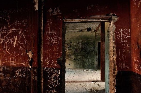 探秘！北京"鬼樓"內(nèi)部